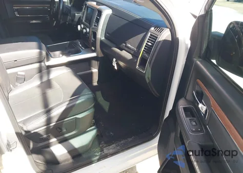 2018 Ram 1500 Laramie 4X2 6'4 Box from USA, damaged, VIN 1C6RR6VT1JS250301